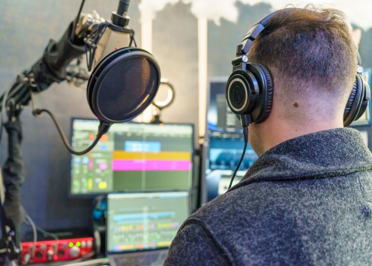 Peter Rein - Audio Engineering in Studio from back